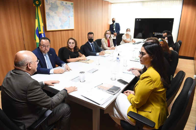 Faculdade Boas Novas e Universidade Federal do Amazonas se reúnem no MEC em Brasília