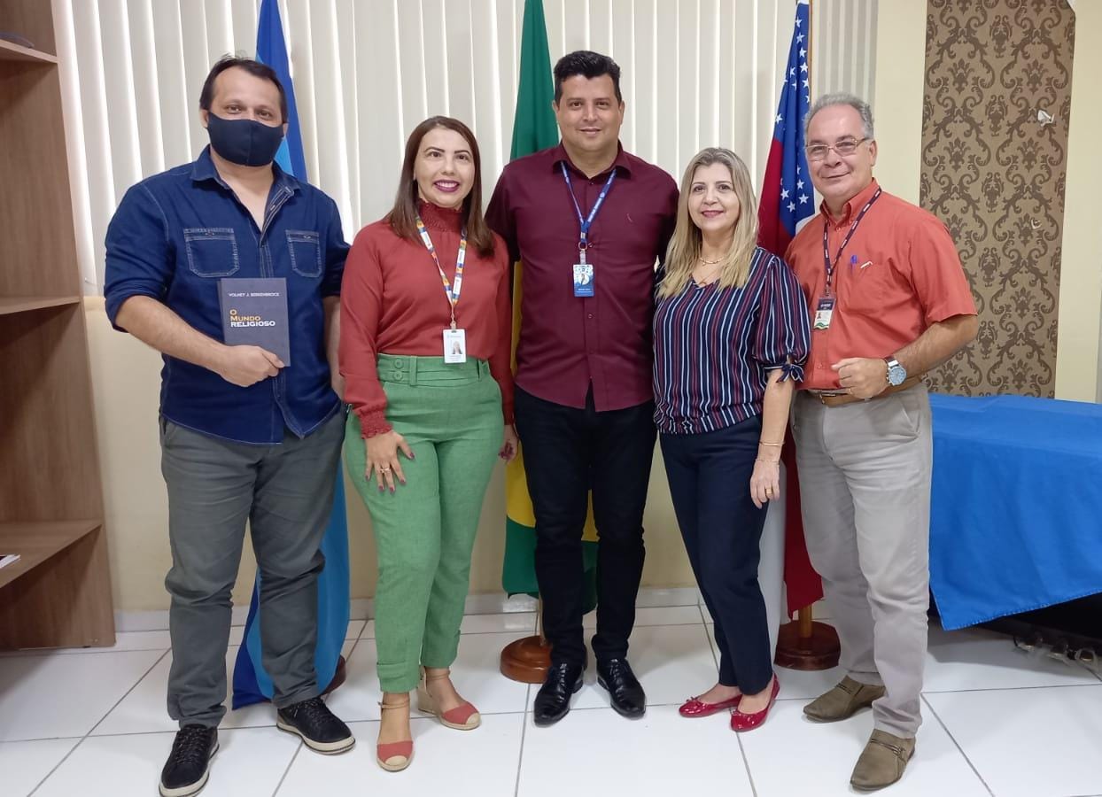 FBN RECEBE REPRESENTANTES DA SEDUC, SEMED E EDITORA VOZES PARA VIABILIZAR O I SIMPÓSIO DE CIÊNCIAS DA RELIGIÃO E ENSINO RELIGIOSO DO AMAZONAS