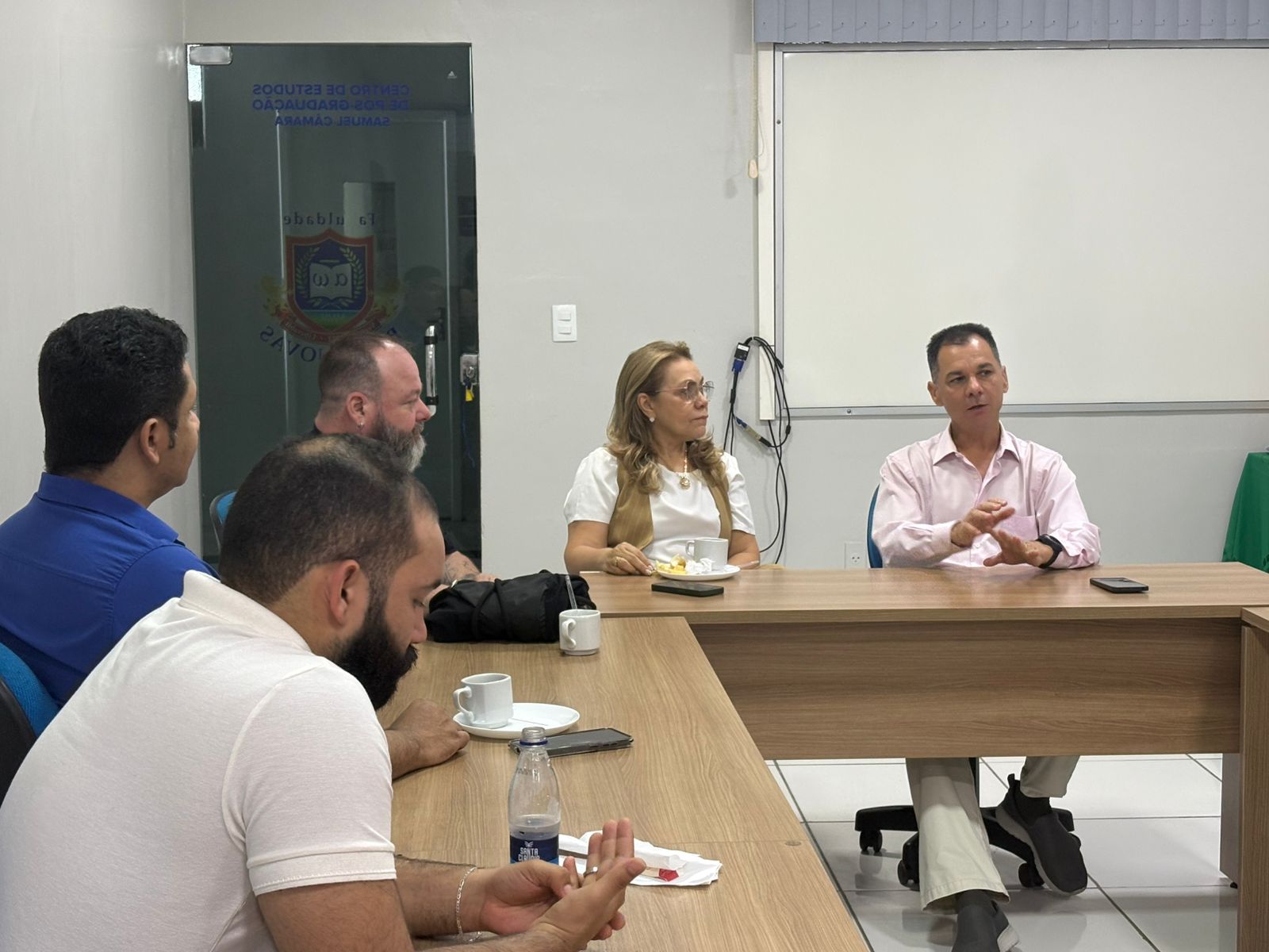 Faculdade Boas Novas recebe representantes da UFAM para reunião do Projeto de Observatório de Combate ao Discurso de Ódio e Fake News